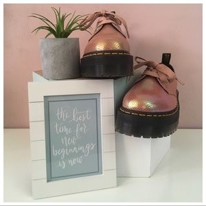 Dr. Martens Holly Buttero Pink Iridescent